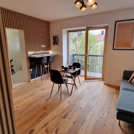 アパート Tivoli Park *